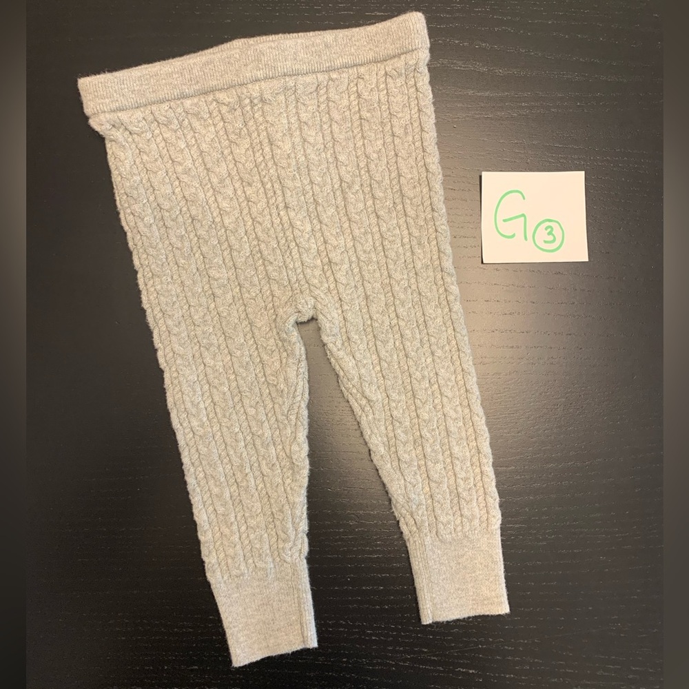 🧸 2/$8.00⭐️ GAP 6-12m Light Grey Knit Leggings